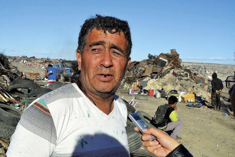 Trabajadores informales bloquean el ingreso al basural