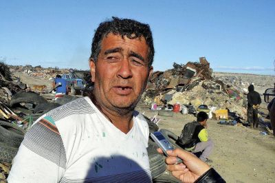 Trabajadores informales bloquean el ingreso al basural