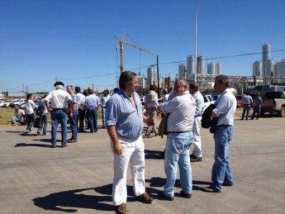 Carlos Bilbao dijo no tener �ni idea� si la gobernadora Vidal est� de novia con un dirigente de la zona
