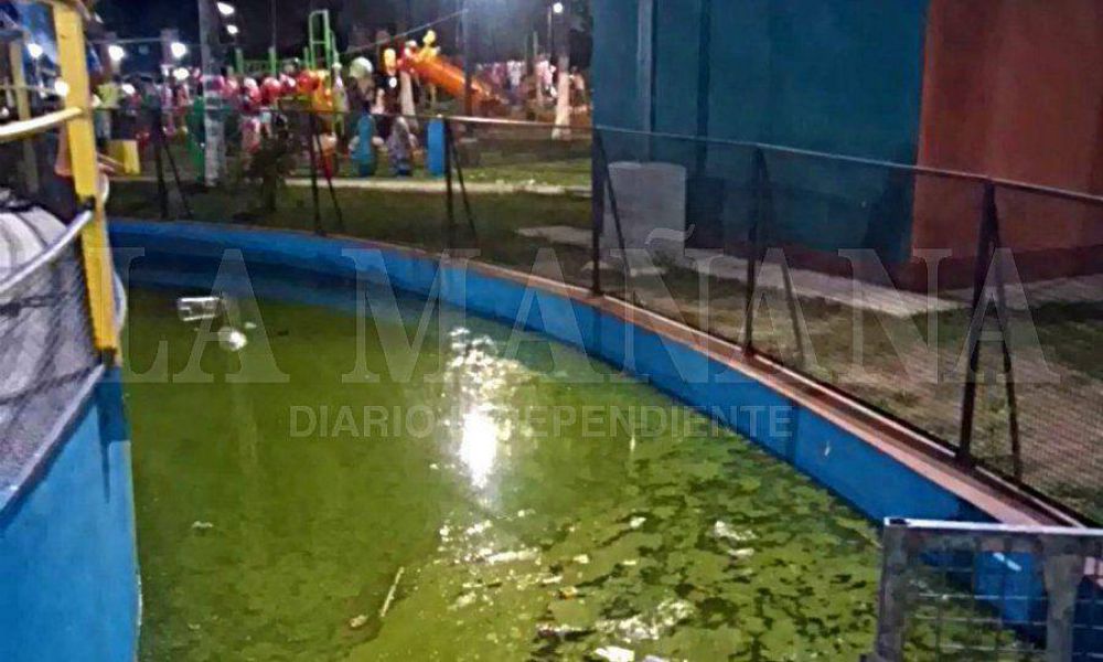 Lamentable abandono de la fuente de la renovada plaza San Mart�n