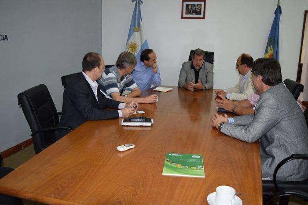El Intendente de Saladillo se entrevist� con el Subsecretario de Acci�n Cooperativa