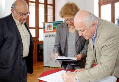 Miguel Lifschitz firmó contratos para la adjudicación de estudios para la construcción de seis gasoductos