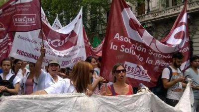 Paro provincial en apoyo a los profesionales despedidos del Hospital Posadas