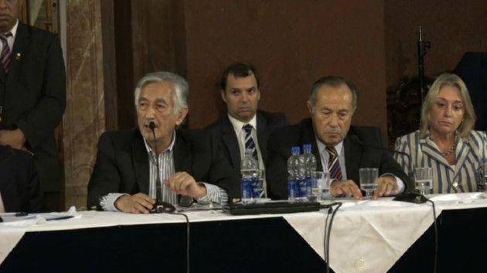 El gobernador pidi� el �Nunca M�s� a la deuda externa