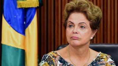 Dilma Rousseff demandar� al senador brasile�o que la implic� en caso Petrobras