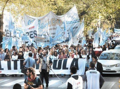 Anunciaron un paro nacional docente para el 4 de abril en apoyo al SUTE