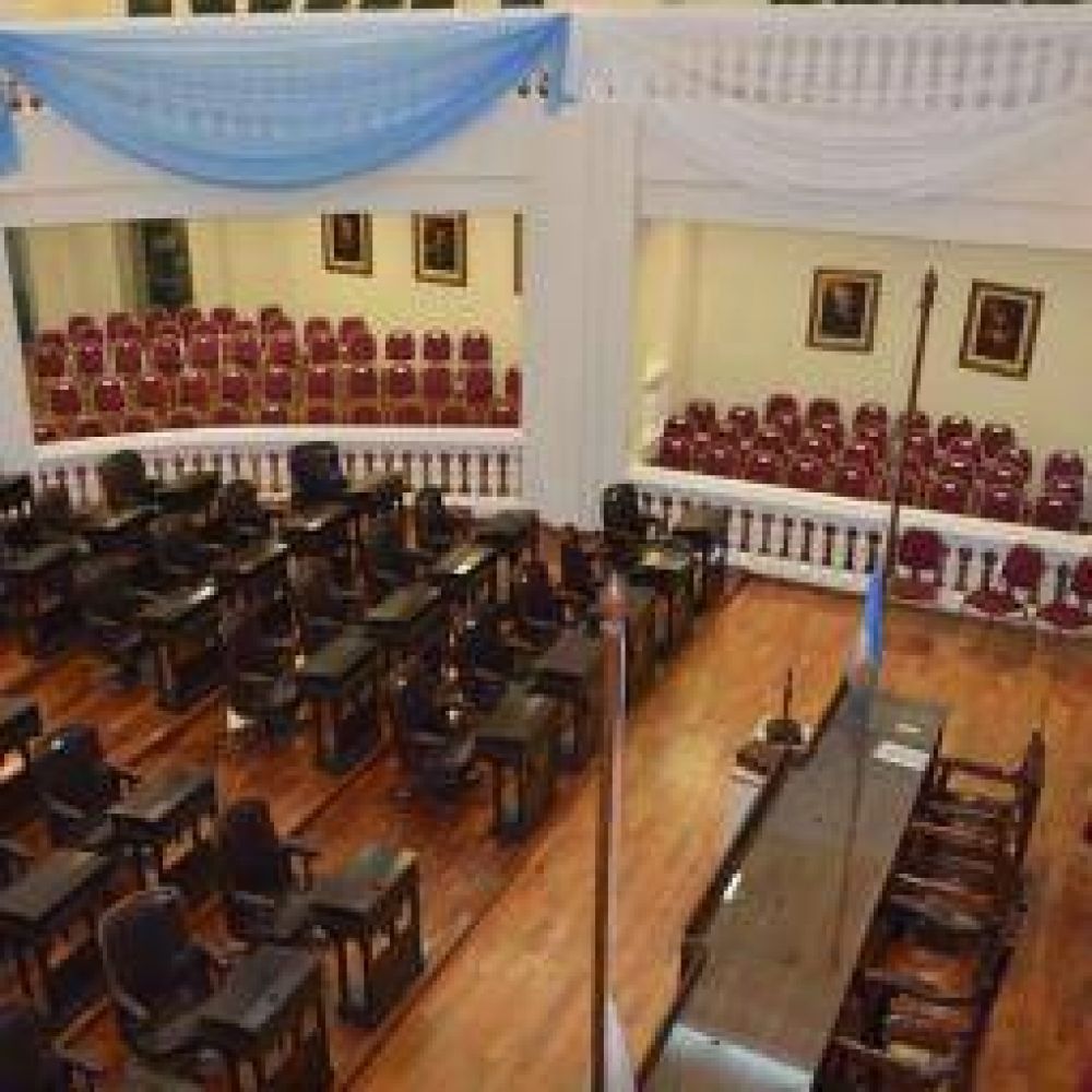 Casas y Bosetti a favor de aplicar �Decreto Cavero� a diputados