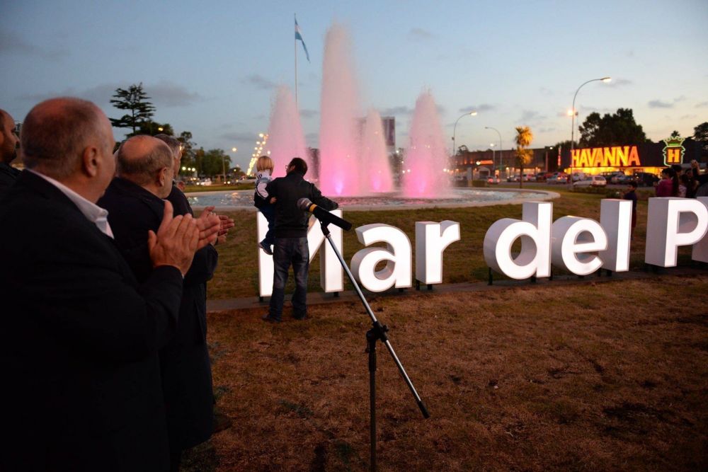 El intendente inaugur� las obras de puesta en valor de la rotonda de Constituci�n y Autov�a 2