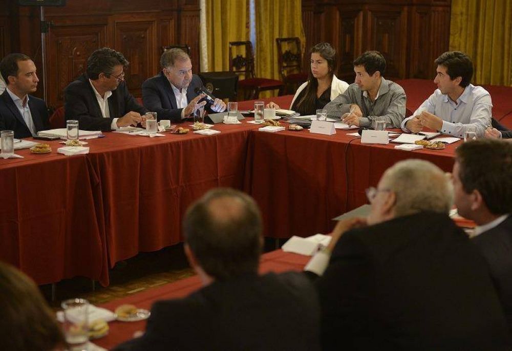 Cenz�n se reuni� con intendentes de la Tercera, Sexta y S�ptima