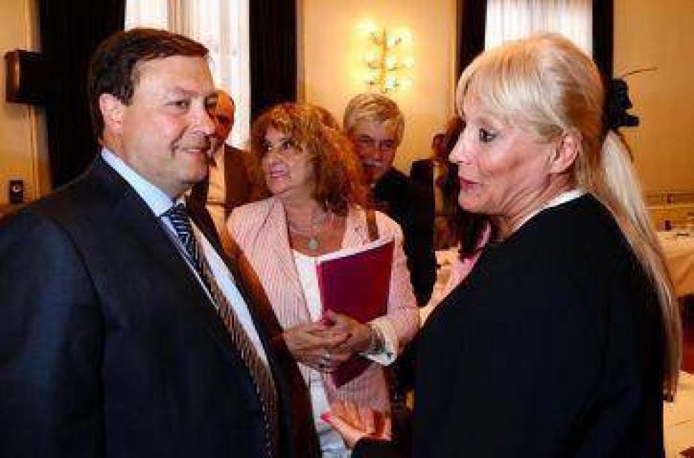 Cruces entre el Gobierno y la Procuradora General