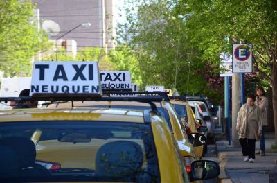 Los taxistas van por un nuevo aumento de la tarifa