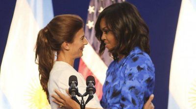 Michelle Obama reivindic� el rol de la mujer en una reuni�n con j�venes argentinas