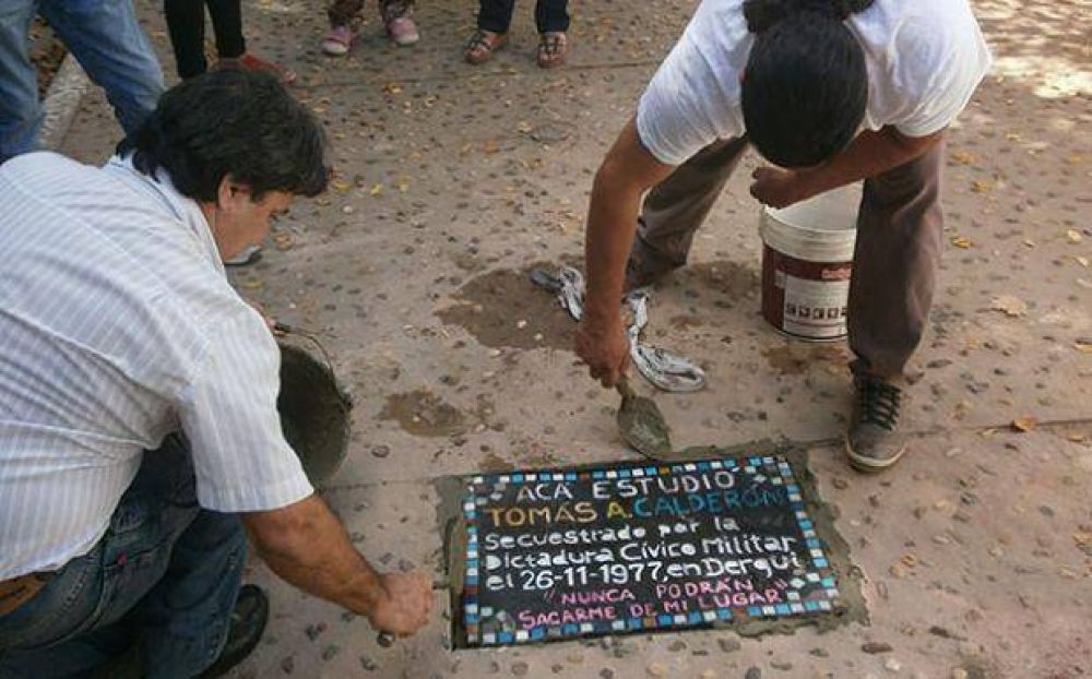 A 40 a�os del Golpe: Recordaron a desaparecido en Derqui frente a la escuela que asist�a