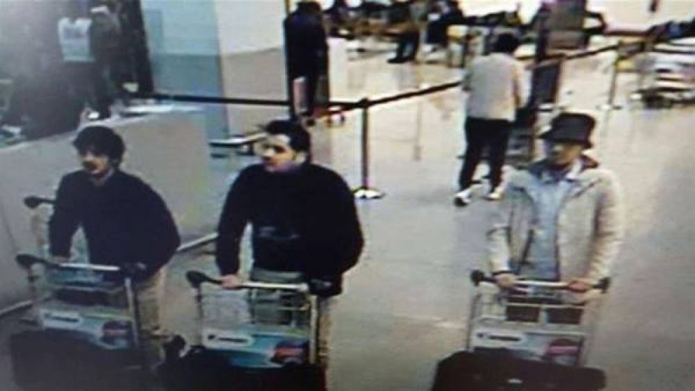 Identifican a tres de los atacantes de Bruselas y un cuarto está prófugo