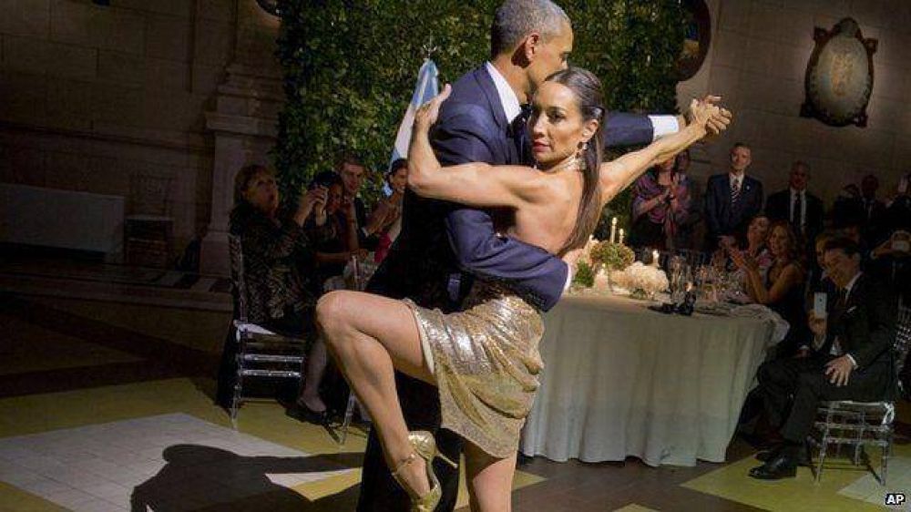 Obama bail tango en la cena de honor