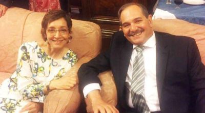 SENADO: Alperovich mand� a MIRKIN a firmar el acuerdo con buitres, pero �l no firm� porque le sobran votos a Macri 