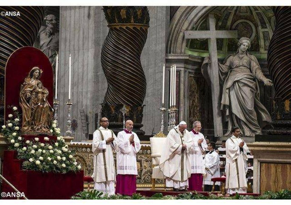 El Papa en la Misa Crismal: Jesús nos convierte de pobres y ciegos a ministros de misericordia y consolación