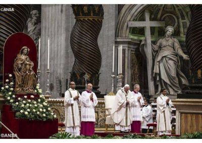 El Papa en la Misa Crismal: Jes�s nos convierte de pobres y ciegos a ministros de misericordia y consolaci�n