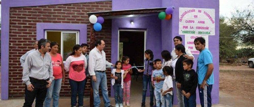 Entregaron viviendas sociales en el paraje Campo Amor, Departamento Loreto