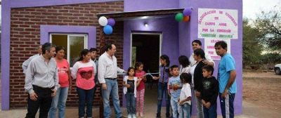 Entregaron viviendas sociales en el paraje Campo Amor, Departamento Loreto