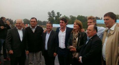 Arrecifes: Inauguran una autov�a hist�rica y piden avanzar con otras rutas �detonadas�