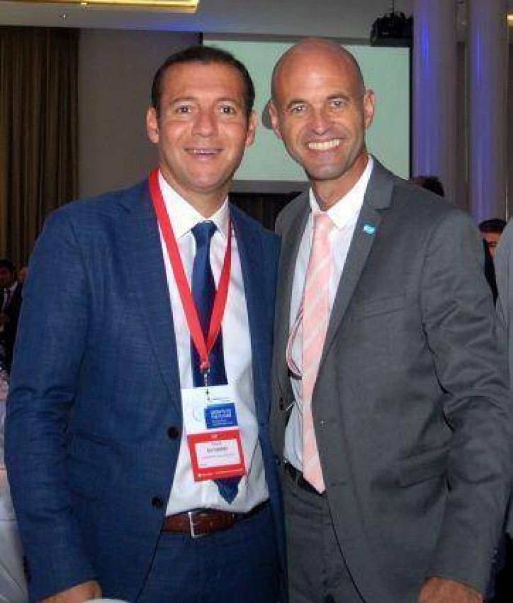 Guti�rrez expuso en la cumbre de la AmCham