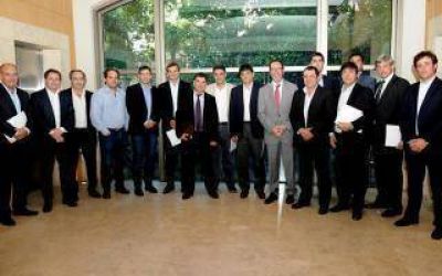 Jorge Macri con varios intendentes kirchneristas