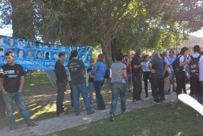 �El modelo de pa�s por el que dieron la vida los 30.000 sigue urgentemente pendiente�
