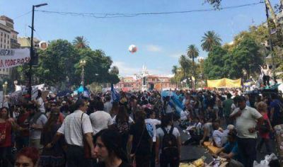 Importante convocatoria de organizaciones de derechos humanos en la Plaza de Mayo