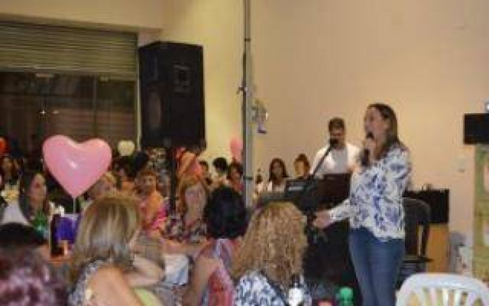 El Frente Renovador agasaj� a 400 mujeres en Jun�n