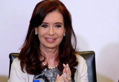 CFK record� el Golpe militar con una foto de N�stor y una carta de Walsh