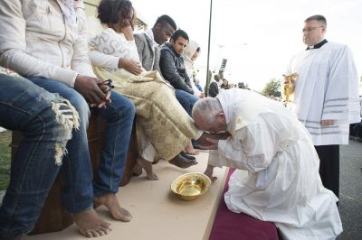 Fotos: el papa Francisco lav� los pies a 12 refugiados