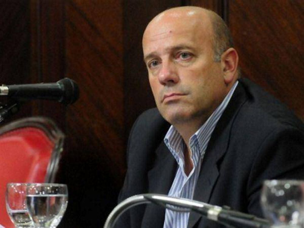 �El pasivo que dejaron en ABSA no deben pagarlo los usuarios�