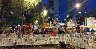 Masiva adhesi�n de los santiagu�os a la marcha a los 40 a�os del golpe militar