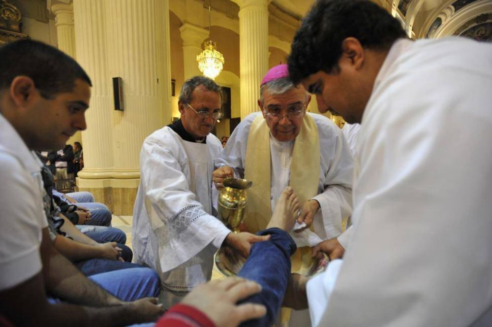 Zecca pidi� a los sacerdotes que no sean funcionarios