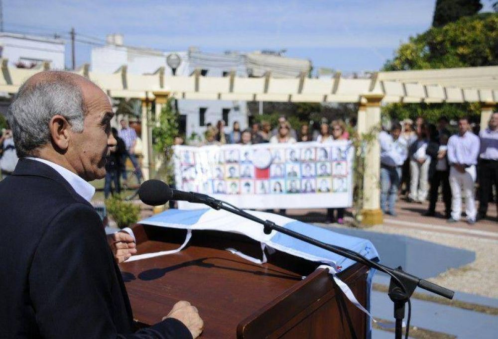 Con la presencia de Daniel Salvador, se conmemor� los 40 a�os del golpe militar