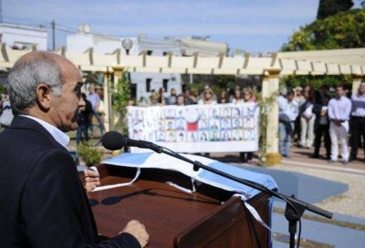 Con la presencia de Daniel Salvador, se conmemor� los 40 a�os del golpe militar