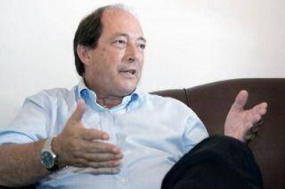 Sanz prepara su retorno al escenario pol�tico y busca renovar la UCR
