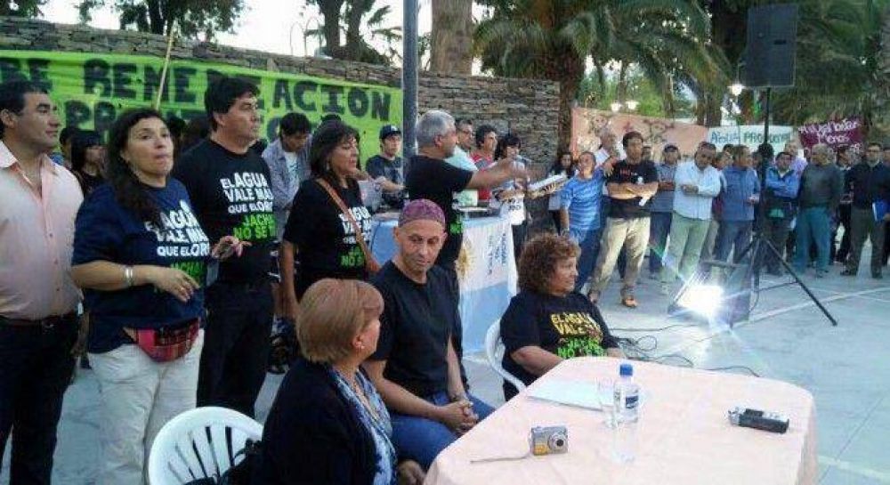 Bergman, acorralado entre las mineras, Aranguren y sus promesas a los ambientalistas