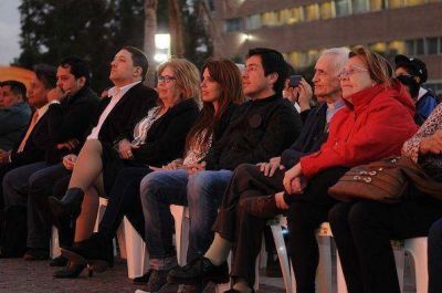 Nardini celebr� las pascuas junto a cientos de familias malvinenses