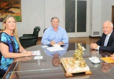 Lifschitz se re�ne con Aranguren por las subas en las boletas de luz