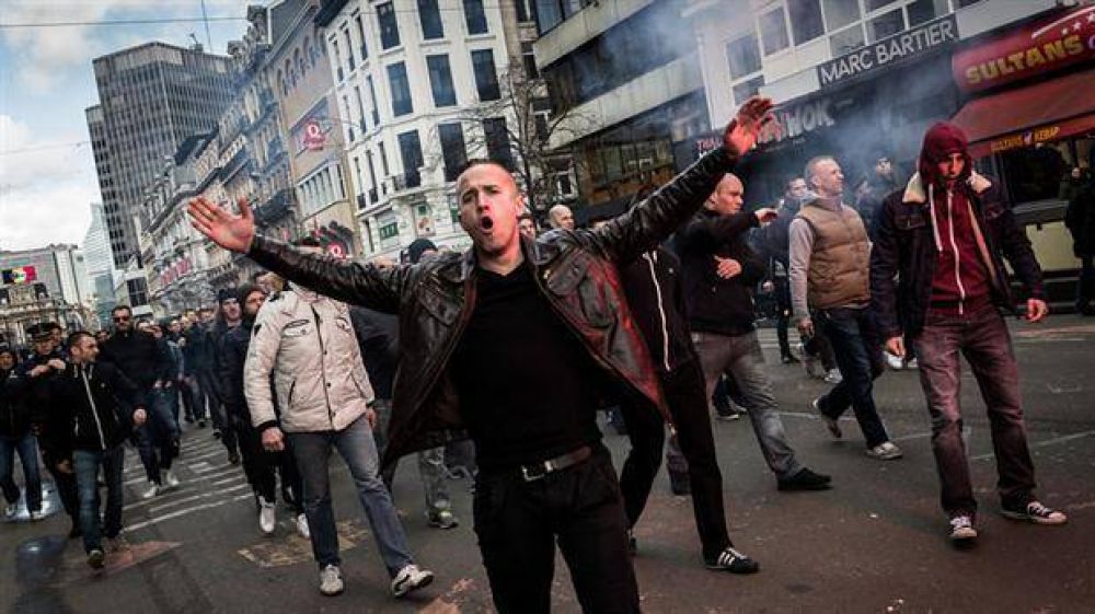 Represin a radicales en un acto en Bruselas