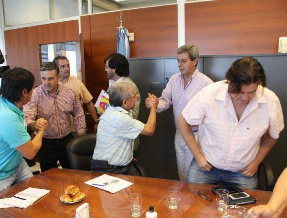 Sueldos: Gobierno les dar� $296 millones a municipios