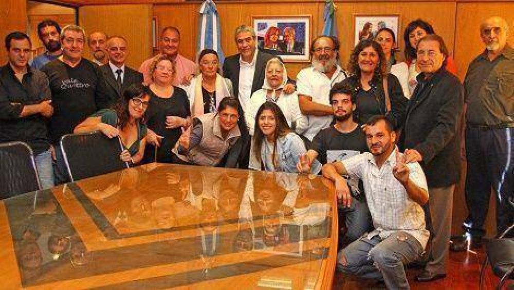Jorge Ferraresi recibi� a la Mesa de la Memoria de Avellaneda