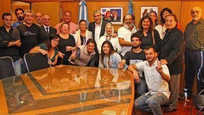 Jorge Ferraresi recibi� a la Mesa de la Memoria de Avellaneda