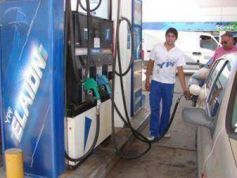 YPF afirma que sus estaciones no est�n autorizadas para cobrar los 10 centavos de aumento de combustible
