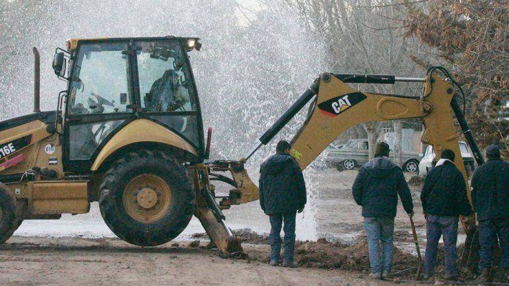 En Centenario, los ca�os de agua rotos lideran los reclamos