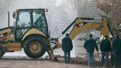 En Centenario, los ca�os de agua rotos lideran los reclamos