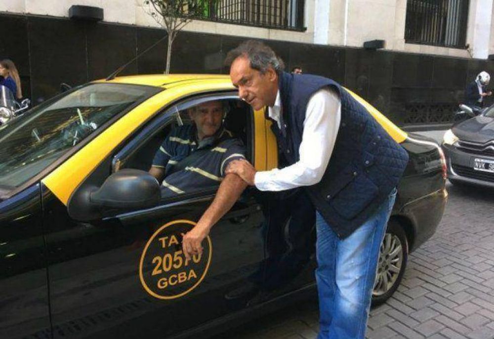 Scioli se meti� en la pol�mica por la llegada de Uber y apoy� el reclamo de los taxistas