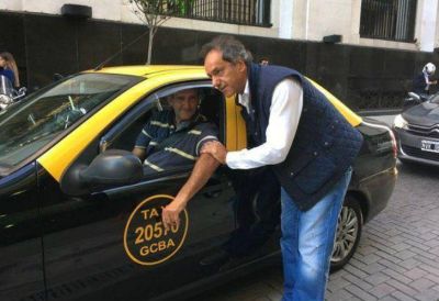 Scioli se meti� en la pol�mica por la llegada de Uber y apoy� el reclamo de los taxistas